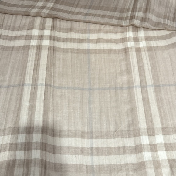 Excellent condition: beige/cream plaid scarf - Picture 3 of 5